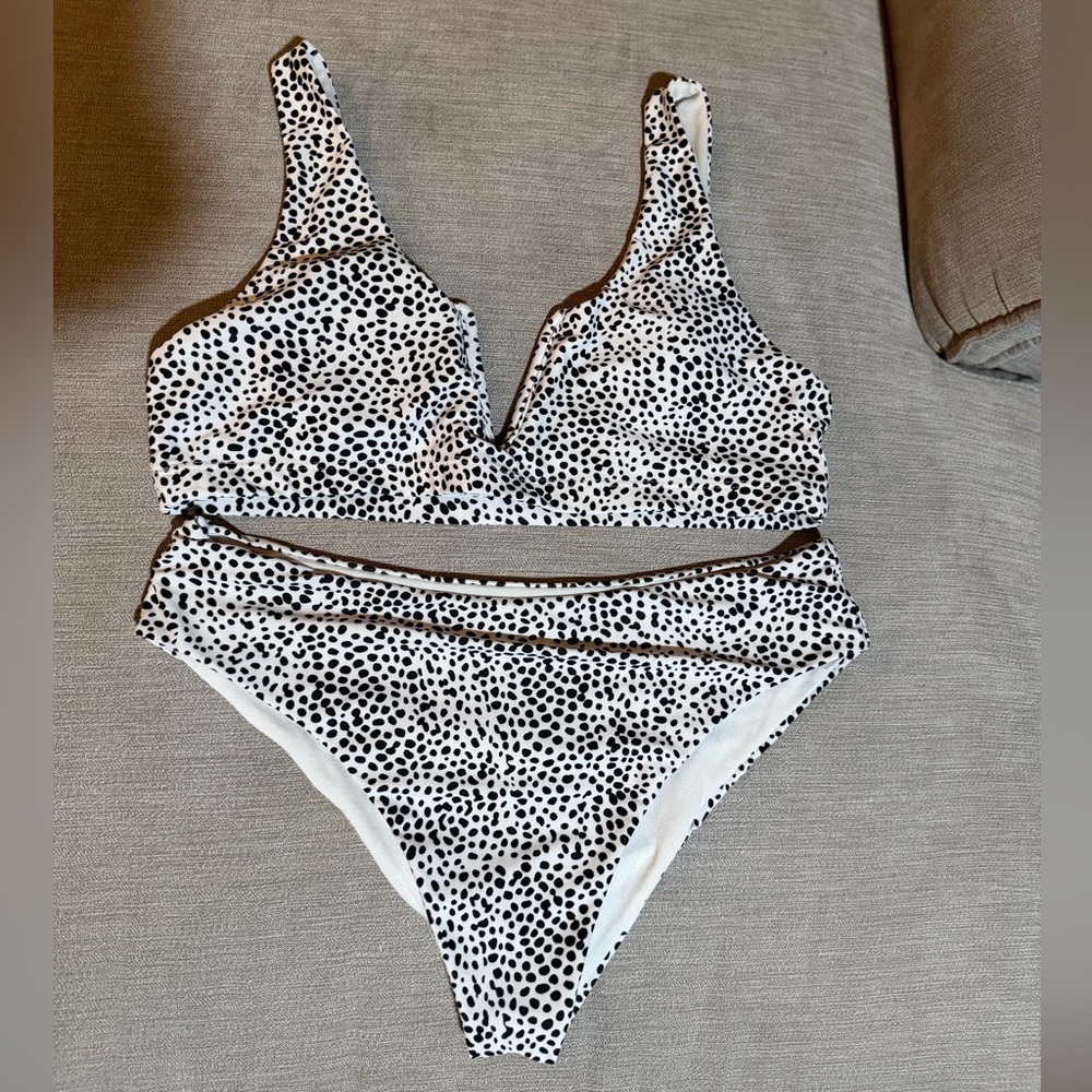 SHEIN Black and White Polka Dot Swimwear